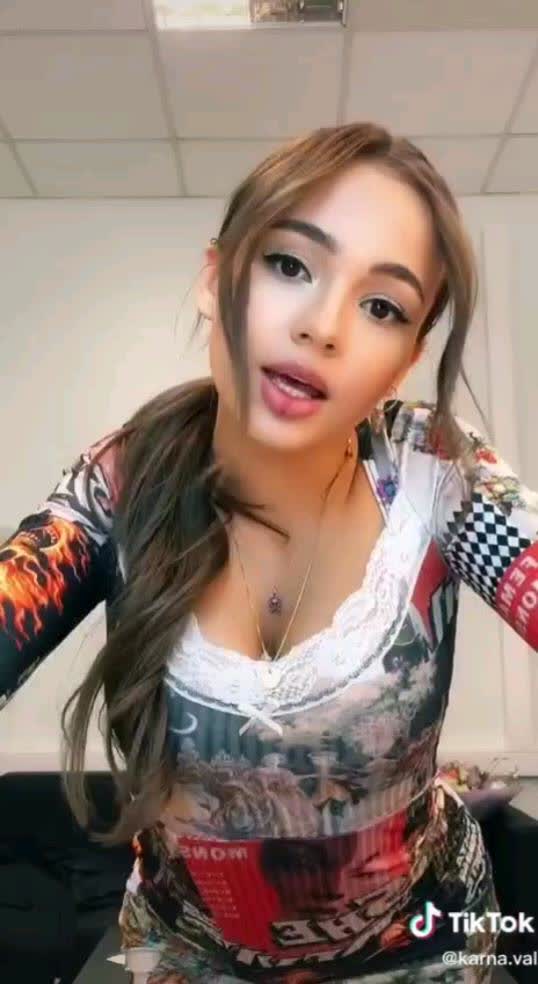 cute girl Tik Tok - TNAOT